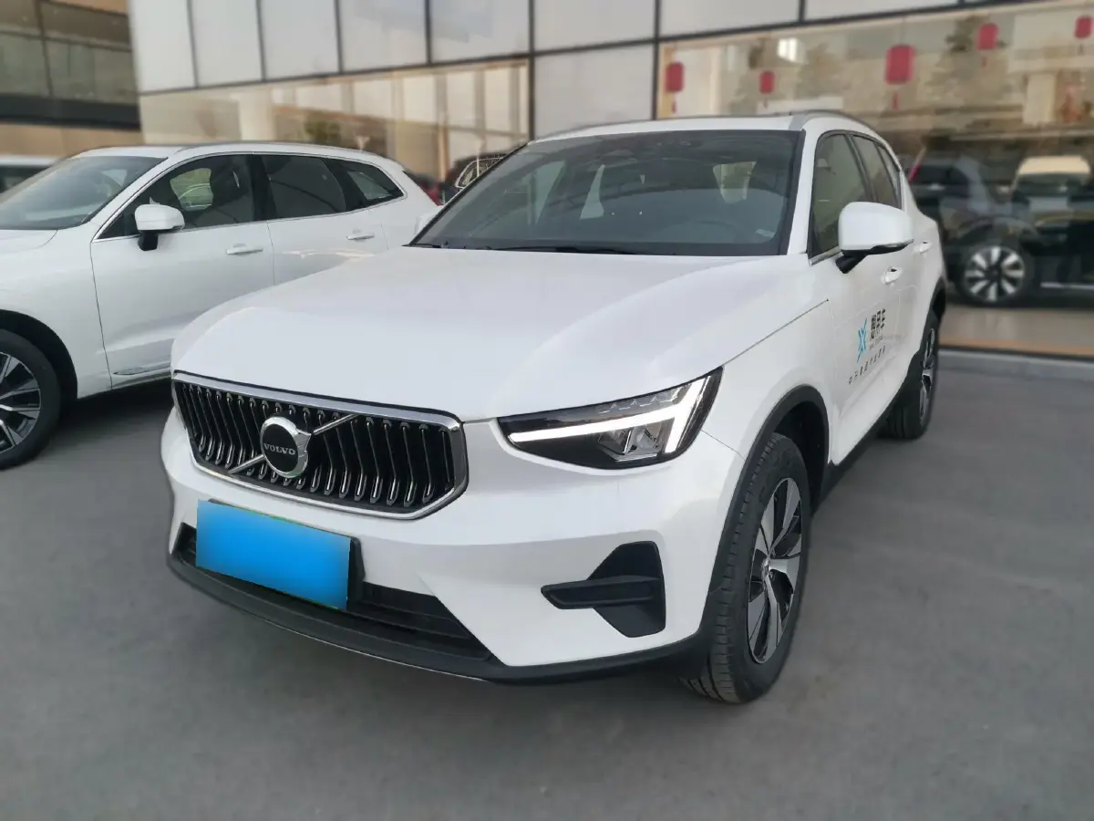 2023 Volvo XC40 2.0T 163HP L4 7DCT