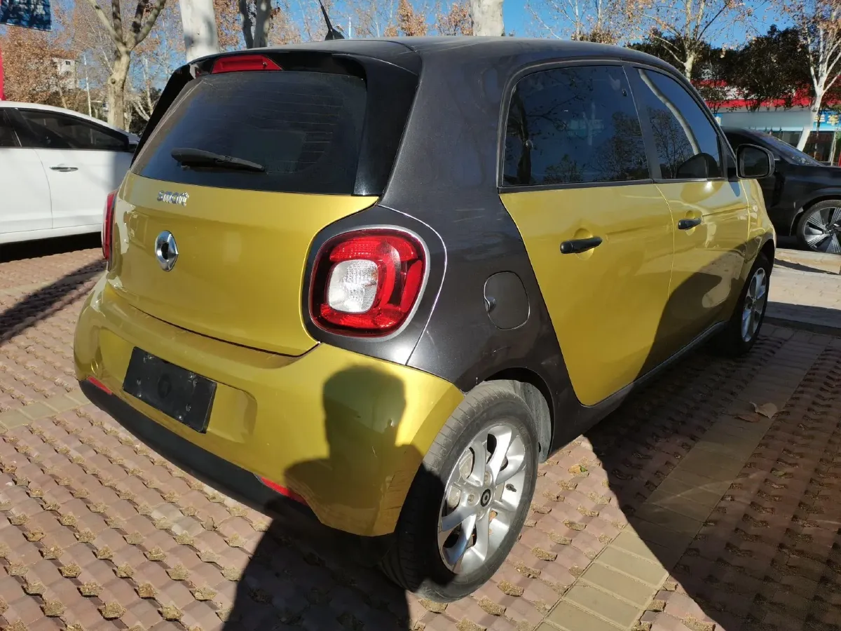 2016 Smart smart forfour 1.0L 71HP L3 6DCT,autocango,china used car exporter,china ev exporter,chinese used car exporter,chinese used ev exporter