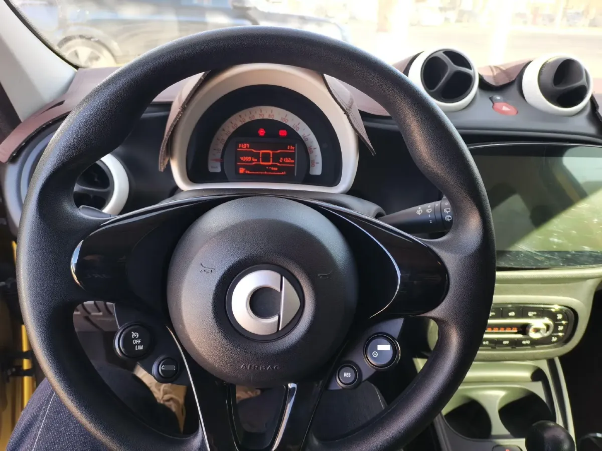 2016 Smart smart forfour 1.0L 71HP L3 6DCT,autocango,china used car exporter,china ev exporter,chinese used car exporter,chinese used ev exporter