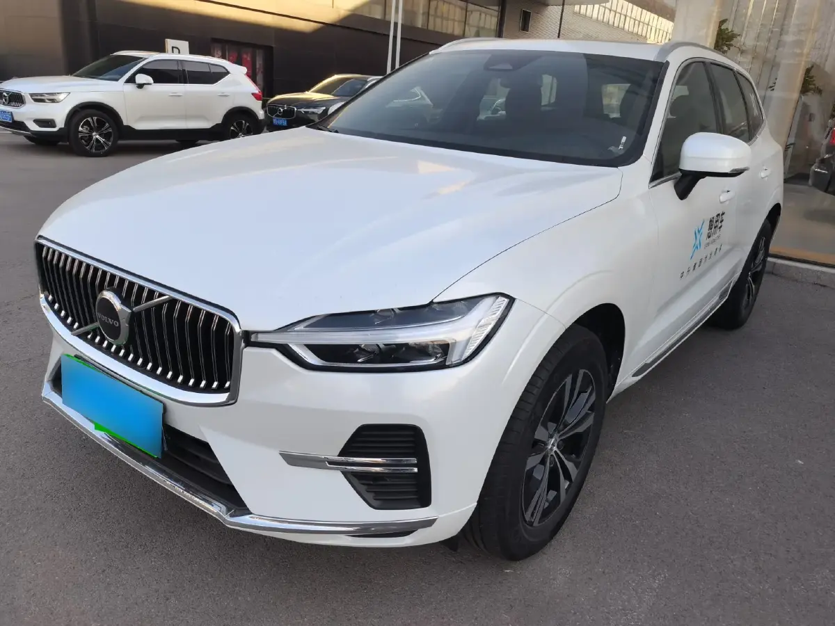 2024 Volvo XC60 2.0T 250HP L4 8AT