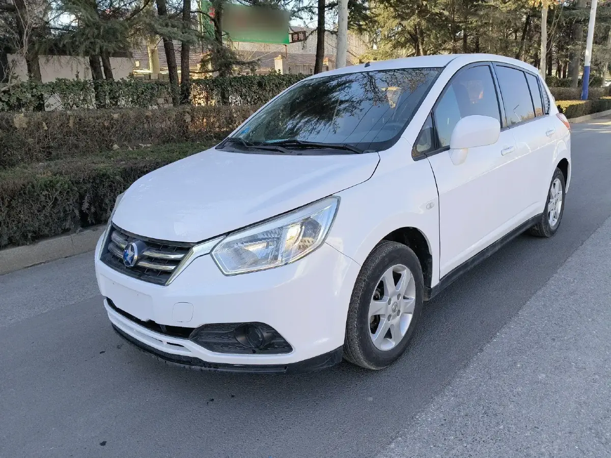2015 Venucia R50 1.6L 117HP L4 5MT