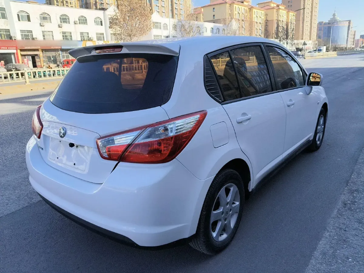 2015 Venucia R50 1.6L 117HP L4 5MT,autocango,china used car exporter,china ev exporter,chinese used car exporter,chinese used ev exporter