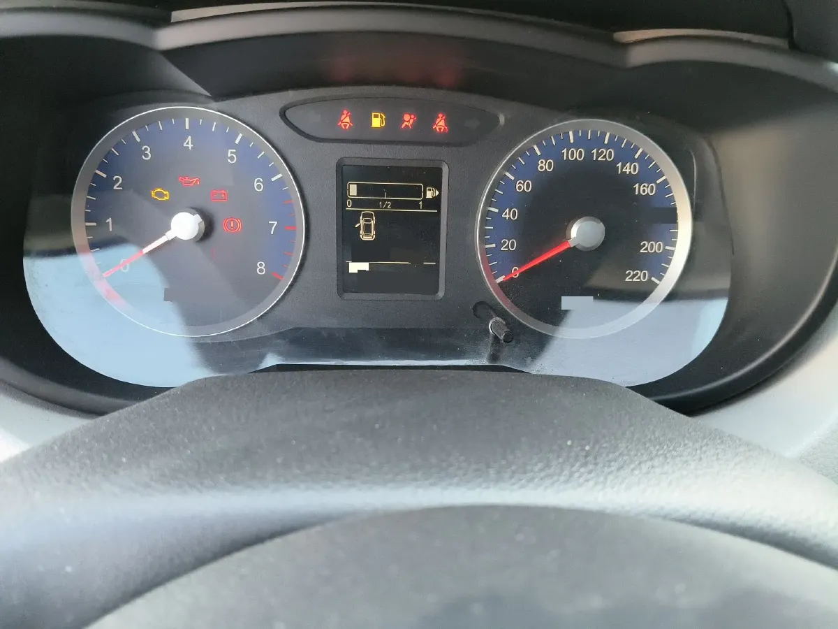 2015 Venucia R50 1.6L 117HP L4 5MT,autocango,china used car exporter,china ev exporter,chinese used car exporter,chinese used ev exporter