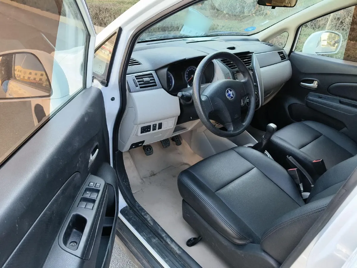 2015 Venucia R50 1.6L 117HP L4 5MT,autocango,china used car exporter,china ev exporter,chinese used car exporter,chinese used ev exporter