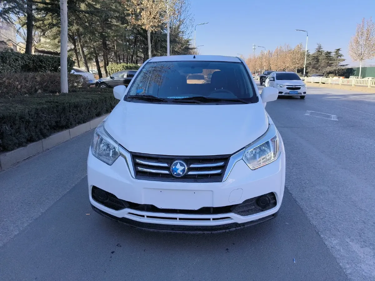 2015 Venucia R50 1.6L 117HP L4 5MT,autocango,china used car exporter,china ev exporter,chinese used car exporter,chinese used ev exporter