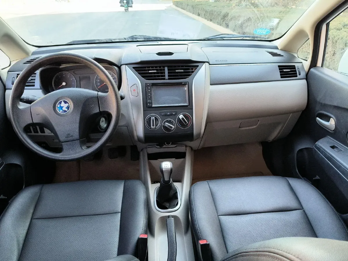 2015 Venucia R50 1.6L 117HP L4 5MT,autocango,china used car exporter,china ev exporter,chinese used car exporter,chinese used ev exporter