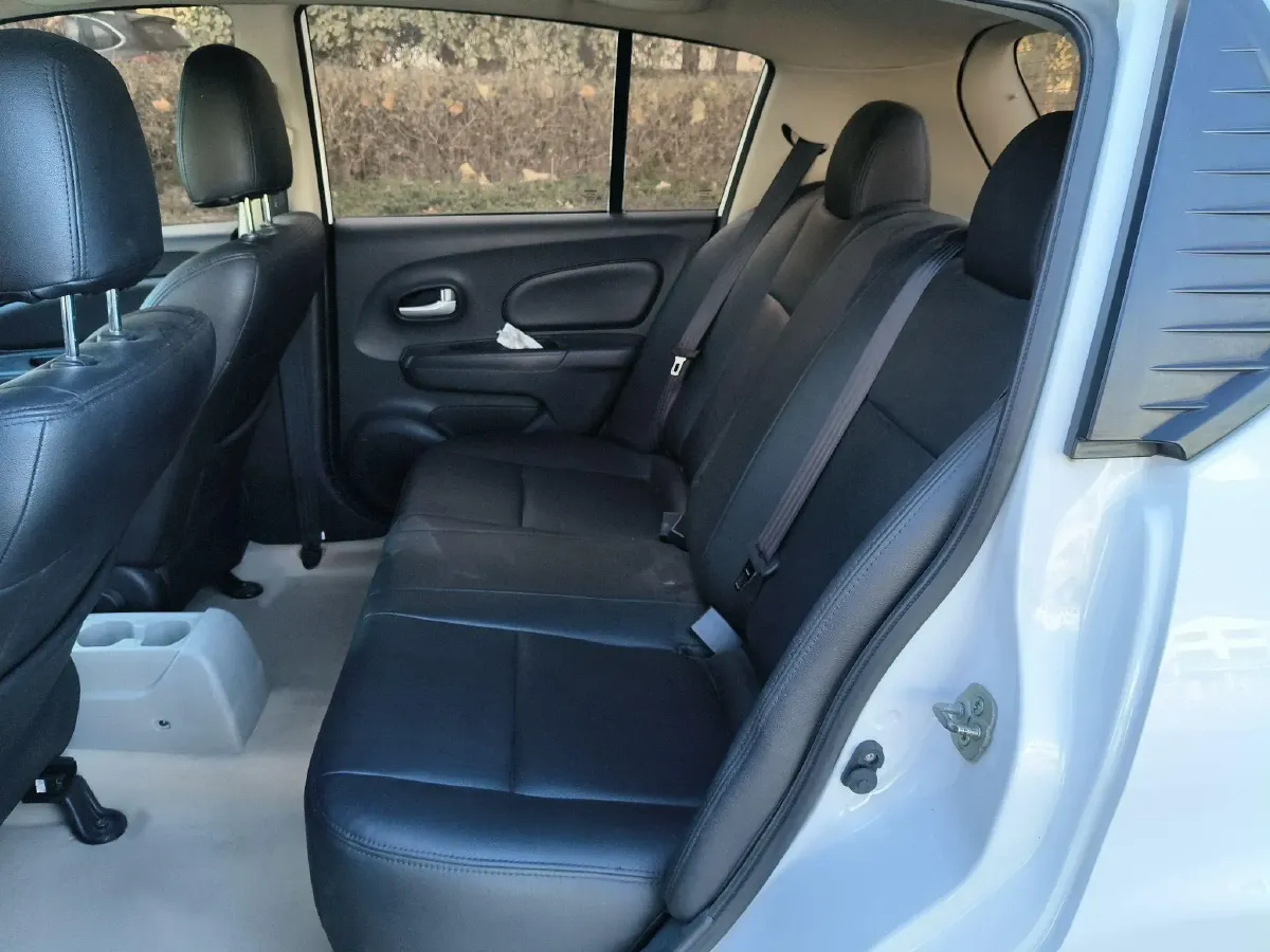 2015 Venucia R50 1.6L 117HP L4 5MT,autocango,china used car exporter,china ev exporter,chinese used car exporter,chinese used ev exporter