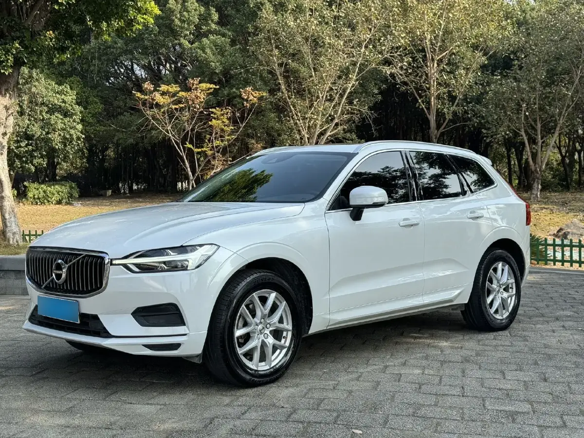 2019 Volvo XC60 2.0T 254HP L4 8AT