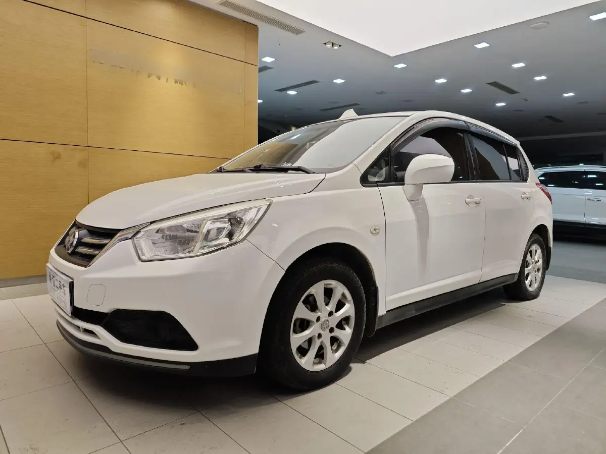 2015 Venucia R50 1.6L 117HP L4 4AT