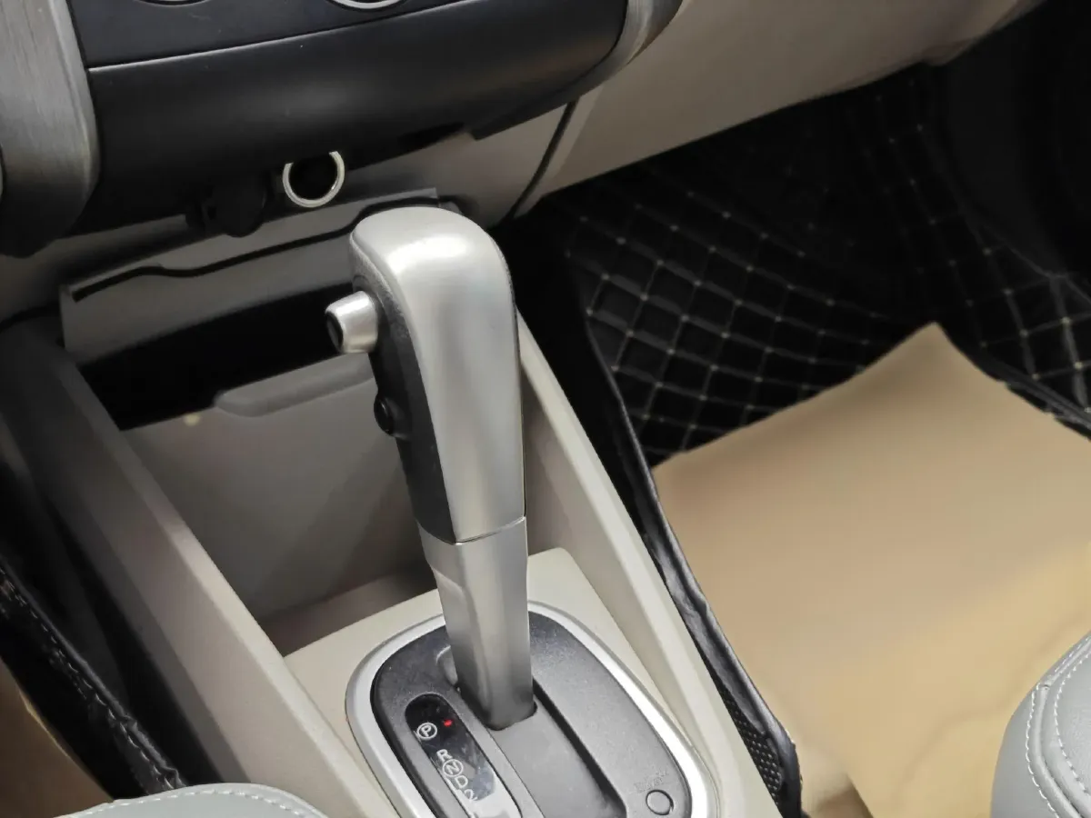 2015 Venucia R50 1.6L 117HP L4 4AT,autocango,china used car exporter,china ev exporter,chinese used car exporter,chinese used ev exporter