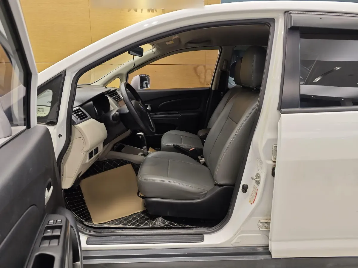 2015 Venucia R50 1.6L 117HP L4 4AT,autocango,china used car exporter,china ev exporter,chinese used car exporter,chinese used ev exporter