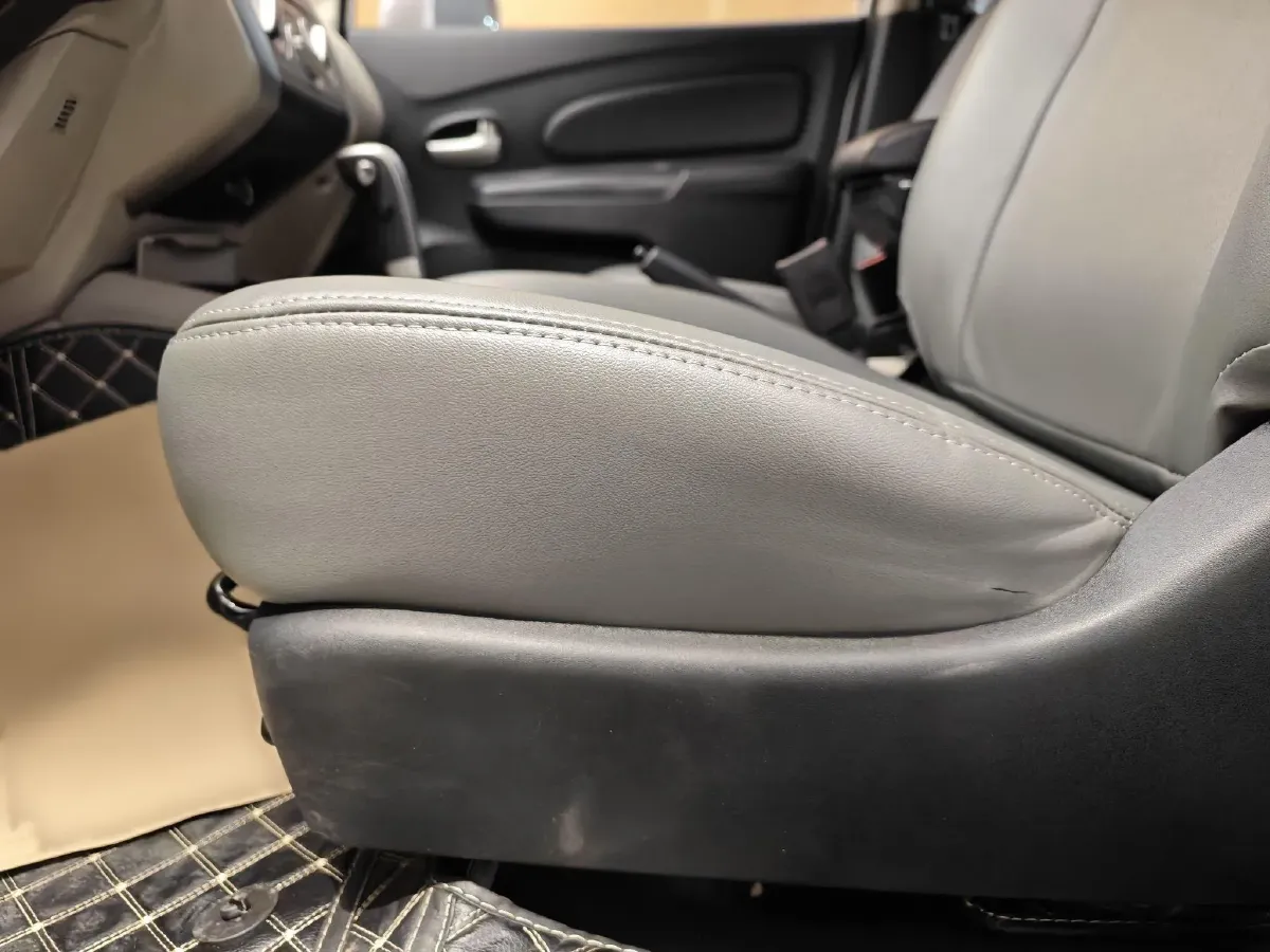 2015 Venucia R50 1.6L 117HP L4 4AT,autocango,china used car exporter,china ev exporter,chinese used car exporter,chinese used ev exporter