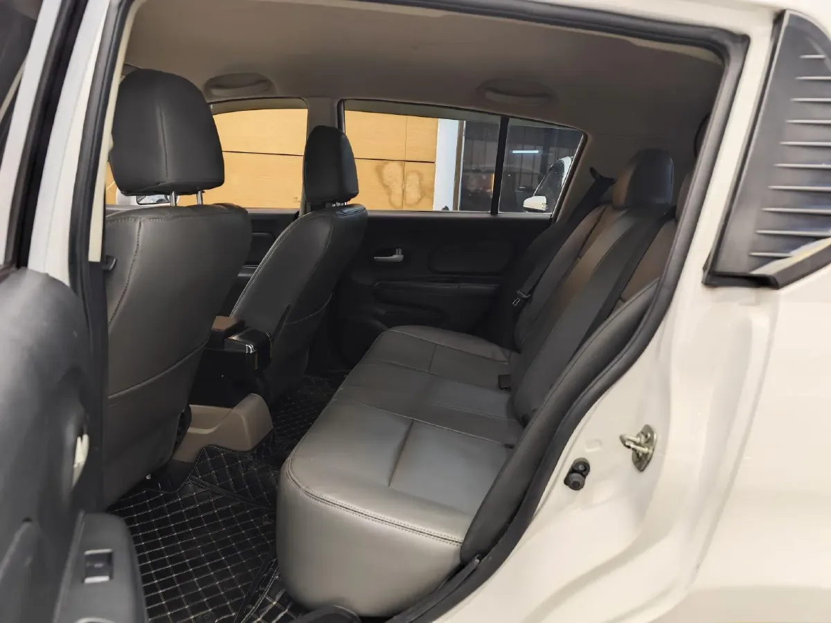 2015 Venucia R50 1.6L 117HP L4 4AT,autocango,china used car exporter,china ev exporter,chinese used car exporter,chinese used ev exporter