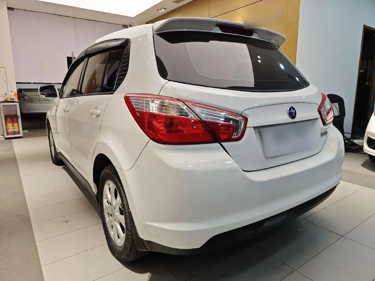2015 Venucia R50 1.6L 117HP L4 4AT,autocango,china used car exporter,china ev exporter,chinese used car exporter,chinese used ev exporter