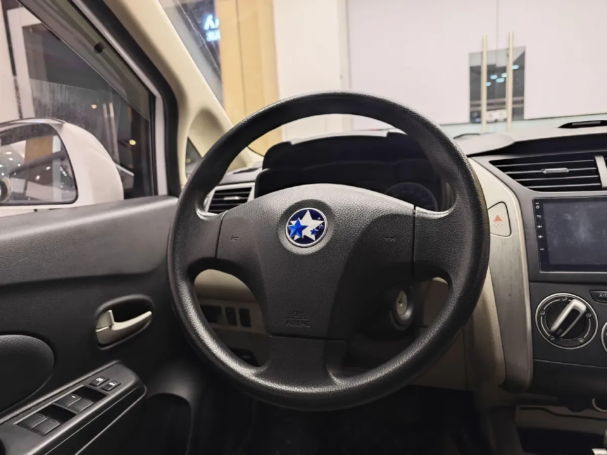 2015 Venucia R50 1.6L 117HP L4 4AT,autocango,china used car exporter,china ev exporter,chinese used car exporter,chinese used ev exporter