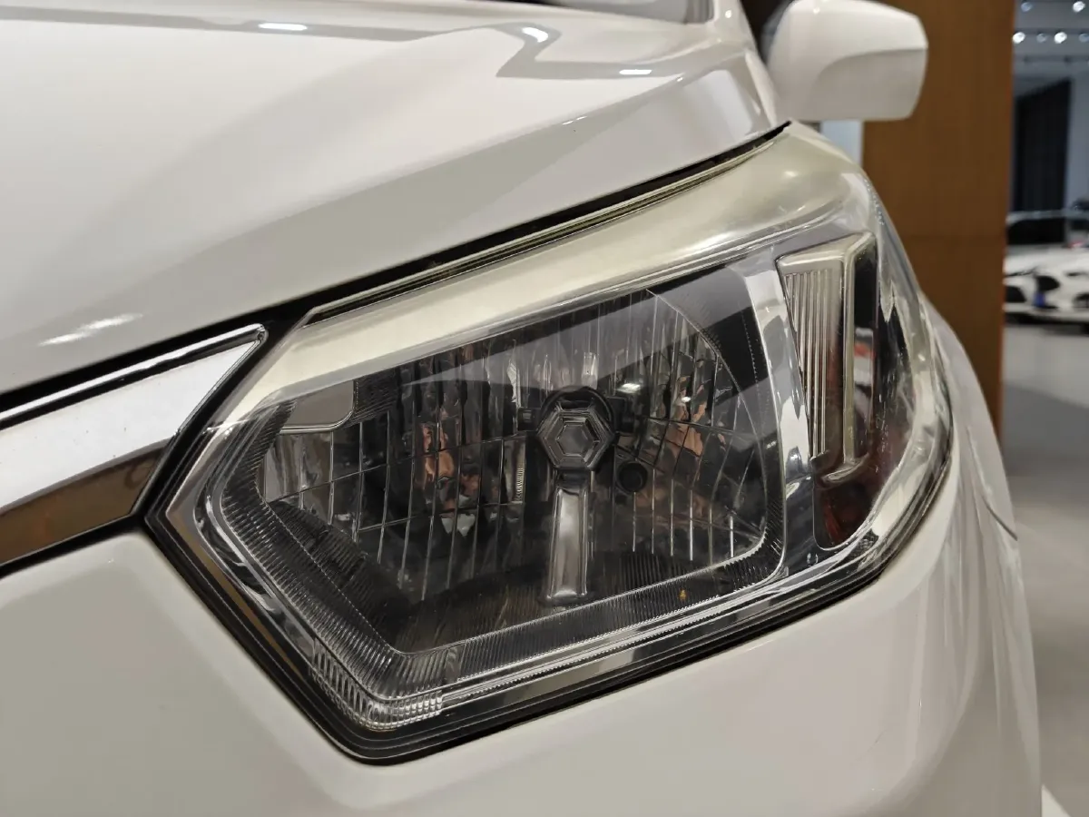 2015 Venucia R50 1.6L 117HP L4 4AT,autocango,china used car exporter,china ev exporter,chinese used car exporter,chinese used ev exporter