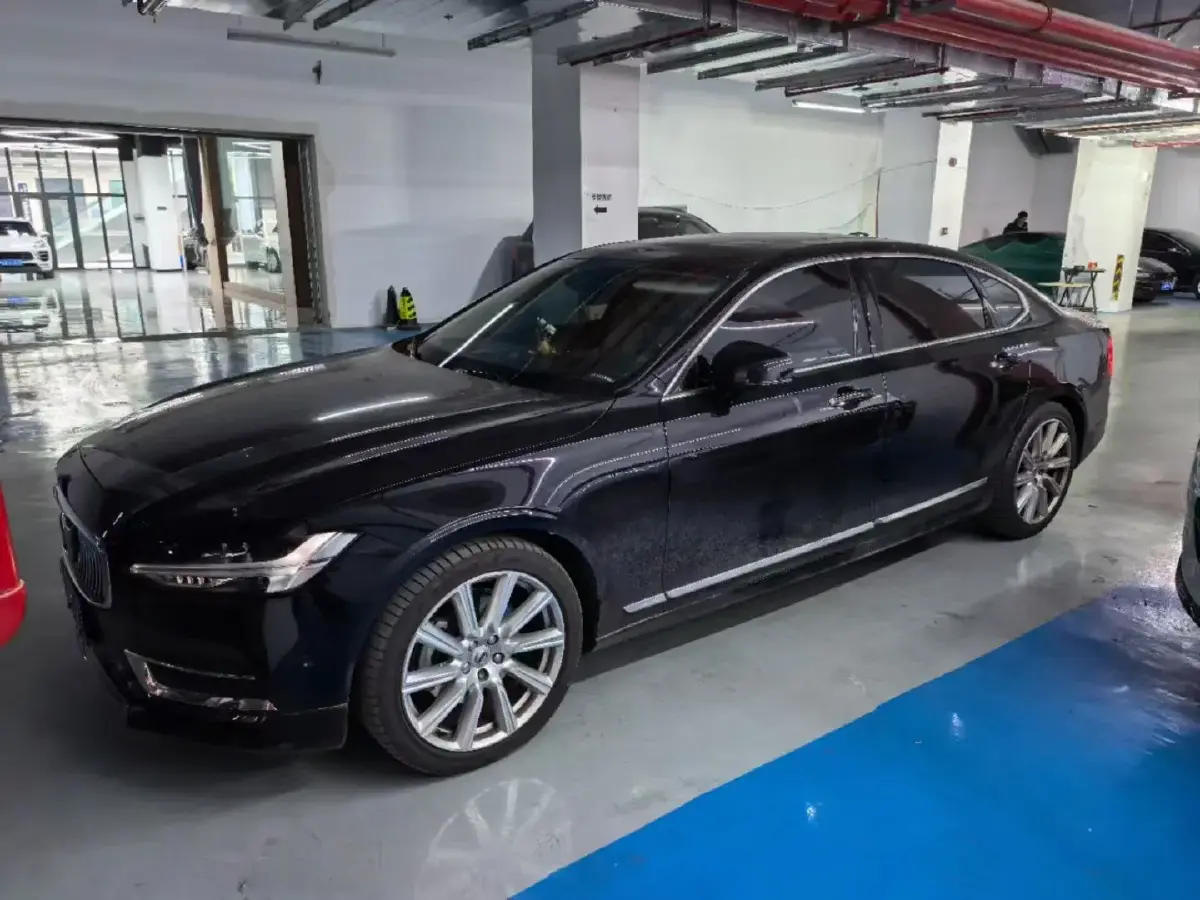 2019 Volvo S90 2.0T 254HP L4 8AT