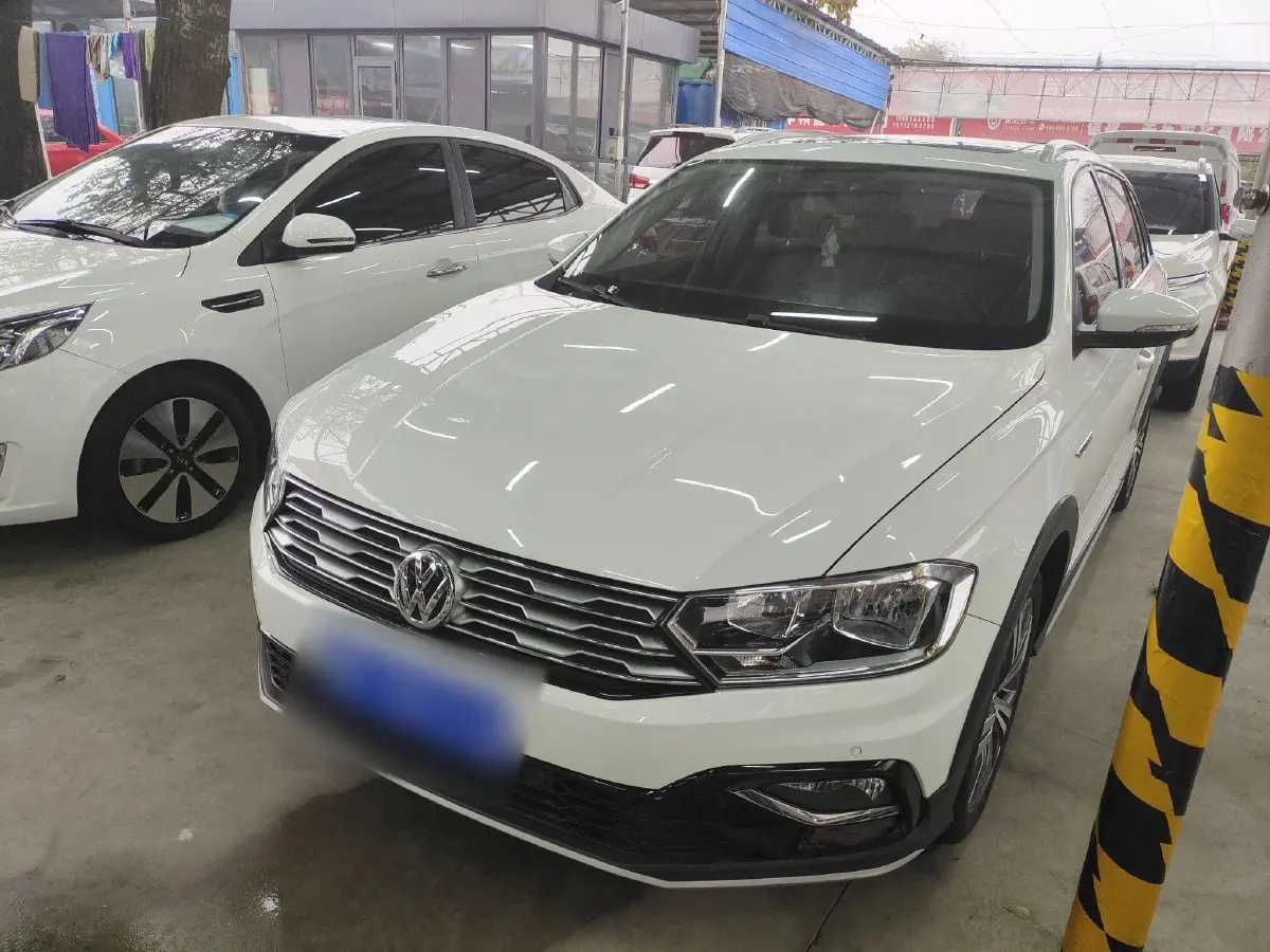 2017 Volkswagen C-Trek 1.6L 110HP L4 6AT