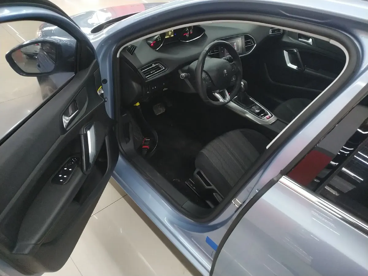 2015 Peugeot 308S 1.6T 167HP L4 6AT,autocango,china used car exporter,china ev exporter,chinese used car exporter,chinese used ev exporter