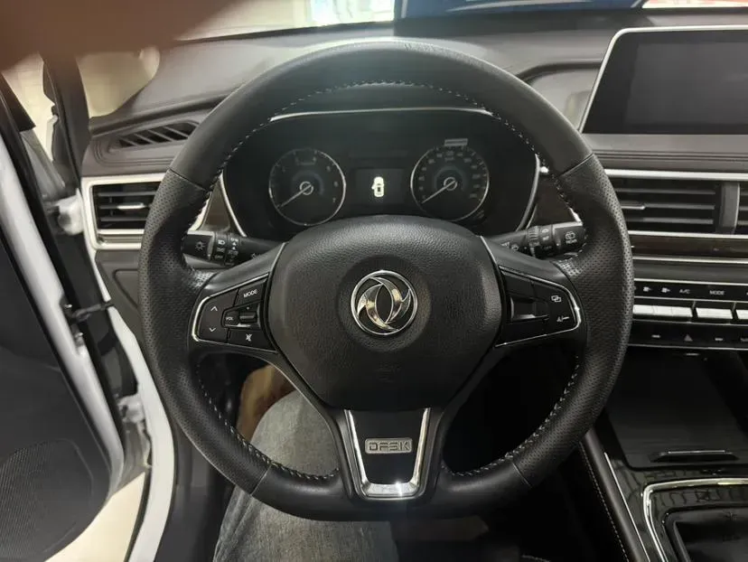 2017 DongFeng Fengon Fengon 580 1.5T 150HP L4 6MT,autocango,china used car exporter,china ev exporter,chinese used car exporter,chinese used ev exporter