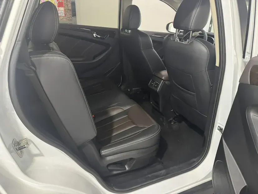 2017 DongFeng Fengon Fengon 580 1.5T 150HP L4 6MT,autocango,china used car exporter,china ev exporter,chinese used car exporter,chinese used ev exporter