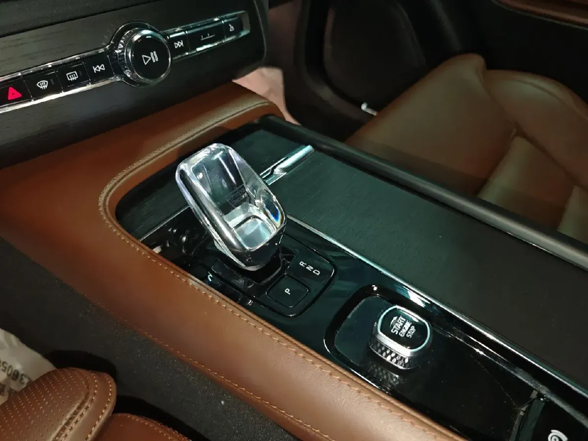 2023 Volvo XC90 PHEV 2.0T 310HP L4 8AT PHEV 18.831KWH,autocango,china used car exporter,china ev exporter,chinese used car exporter,chinese used ev exporter