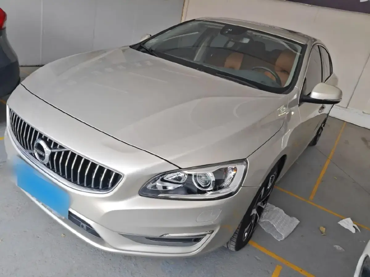 2019 Volvo S60 2.0T 245HP L4 8AT