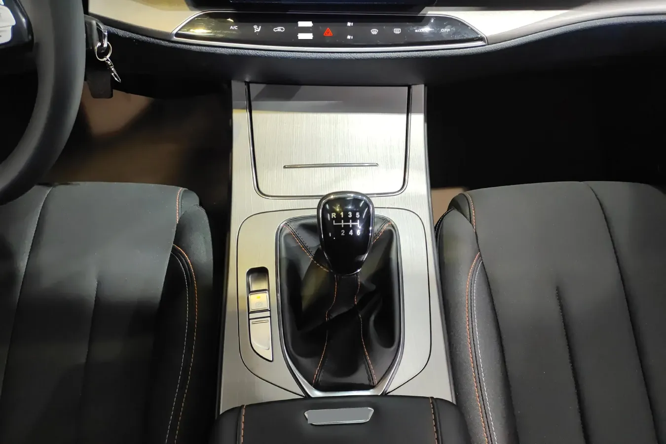 2020 ChangAn Oshan X7 1.5T 178HP L4 6MT,autocango,china used car exporter,china ev exporter,chinese used car exporter,chinese used ev exporter