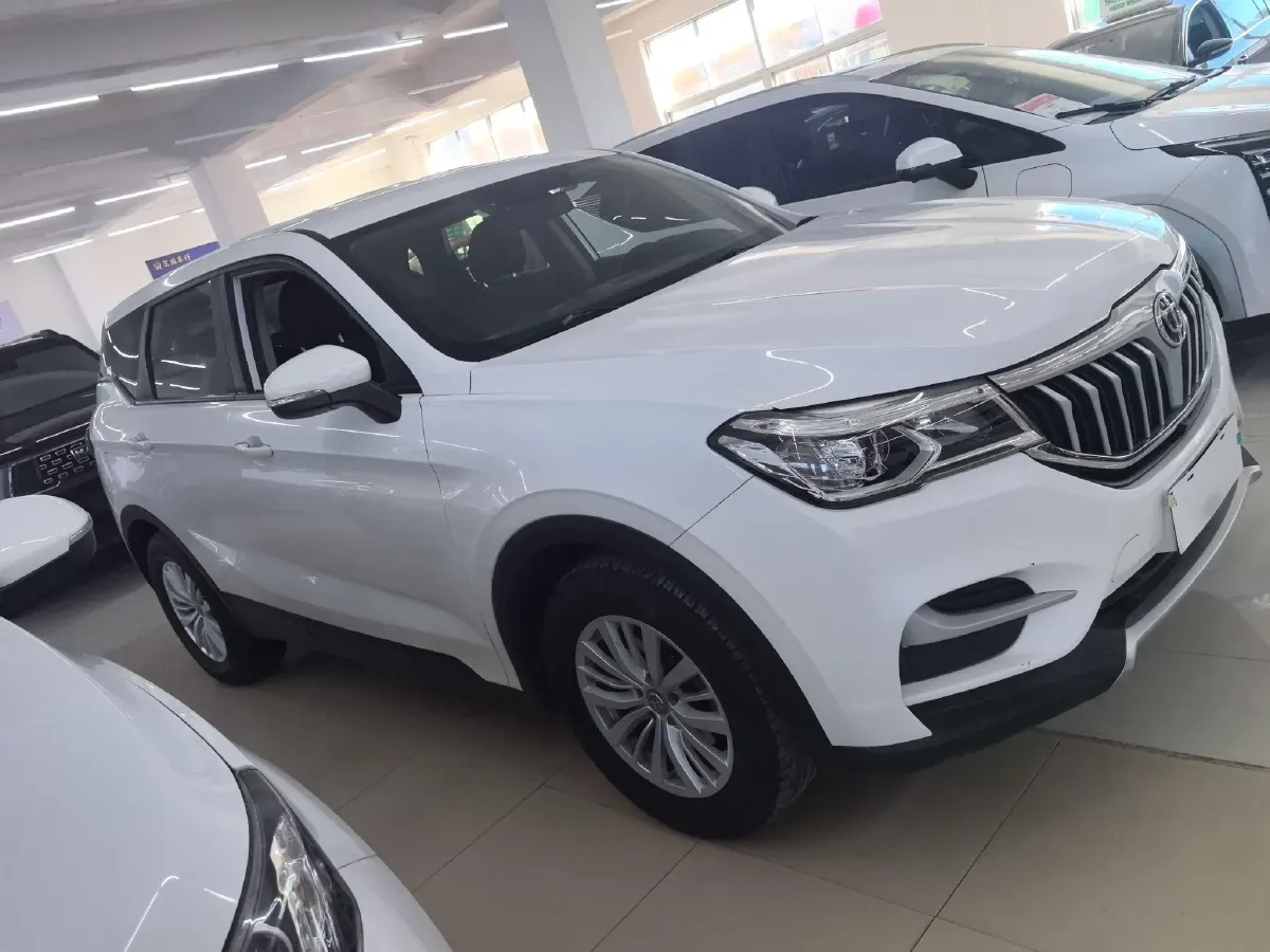 2018 Brilliance Auto V6 1.5T 150HP L4 6MT,autocango,china used car exporter,china ev exporter,chinese used car exporter,chinese used ev exporter