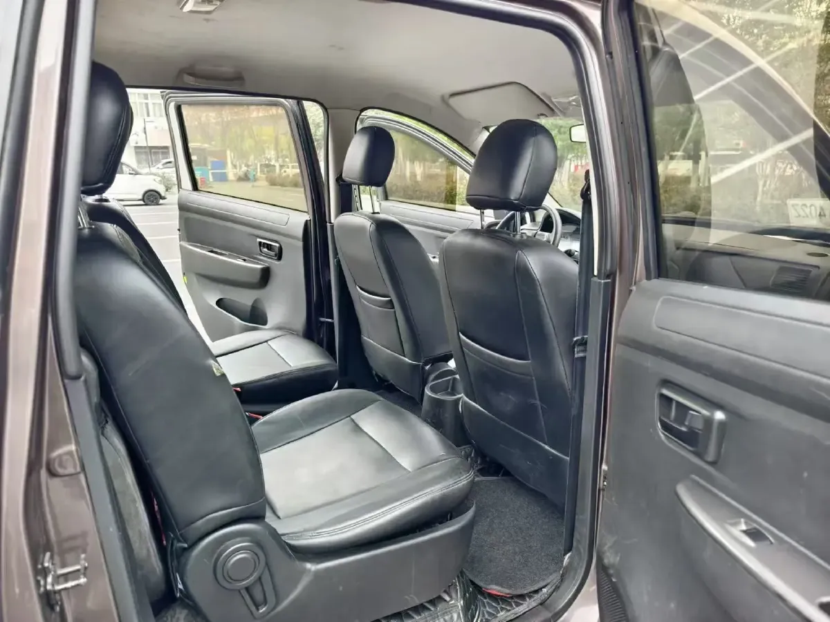 2019 DongFeng Fengon Fengon 330 1.5L 116HP L4 5MT,autocango,china used car exporter,china ev exporter,chinese used car exporter,chinese used ev exporter