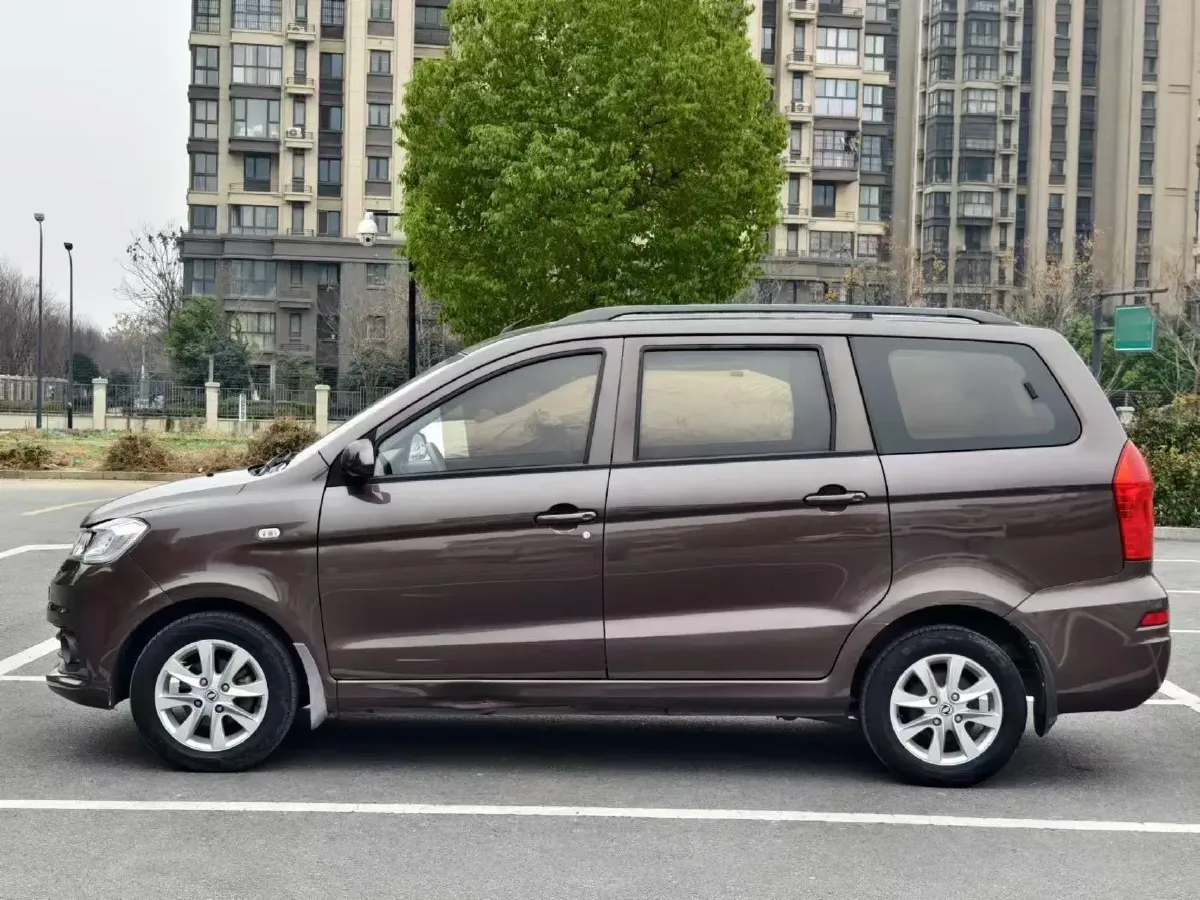 2019 DongFeng Fengon Fengon 330 1.5L 116HP L4 5MT,autocango,china used car exporter,china ev exporter,chinese used car exporter,chinese used ev exporter