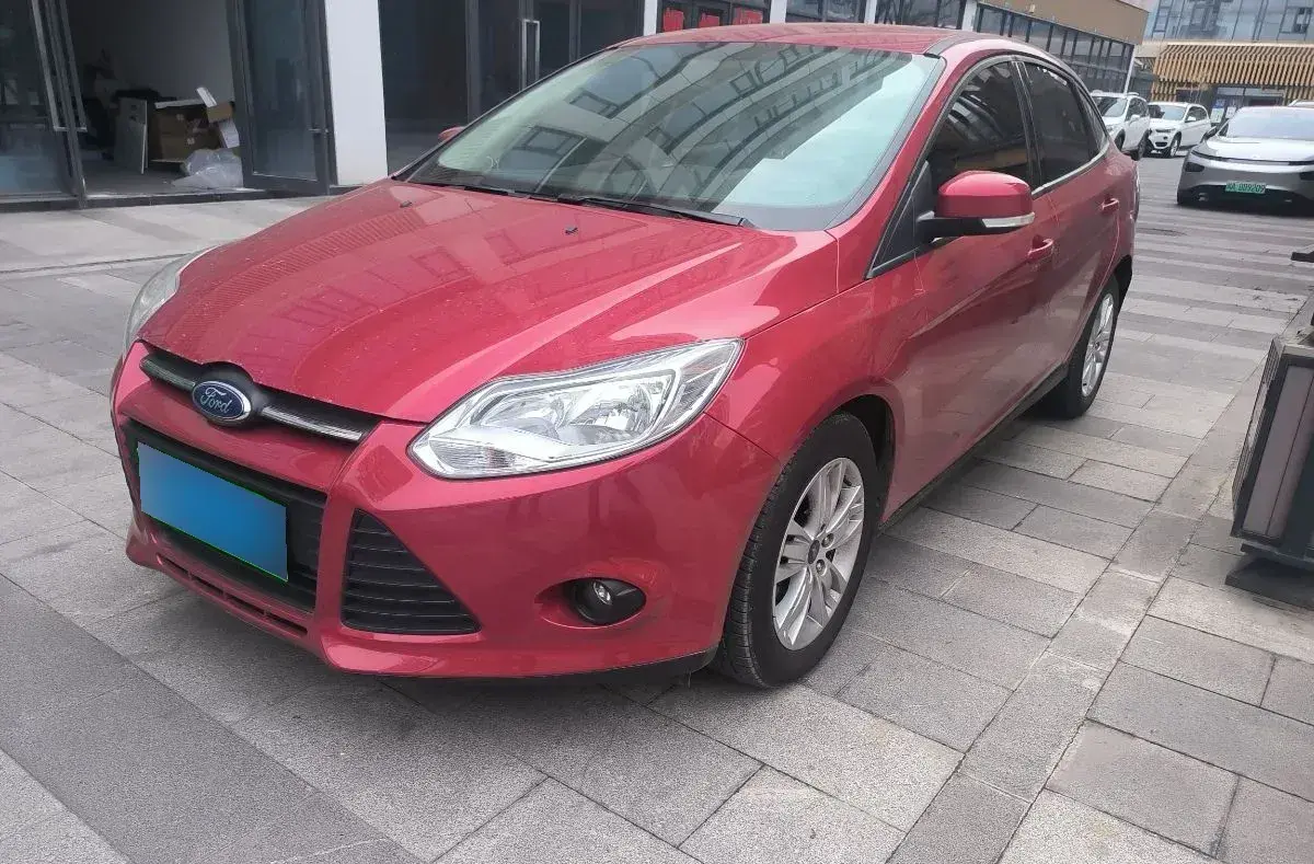 2012 Ford Focus 1.6L 125HP L4 5MT