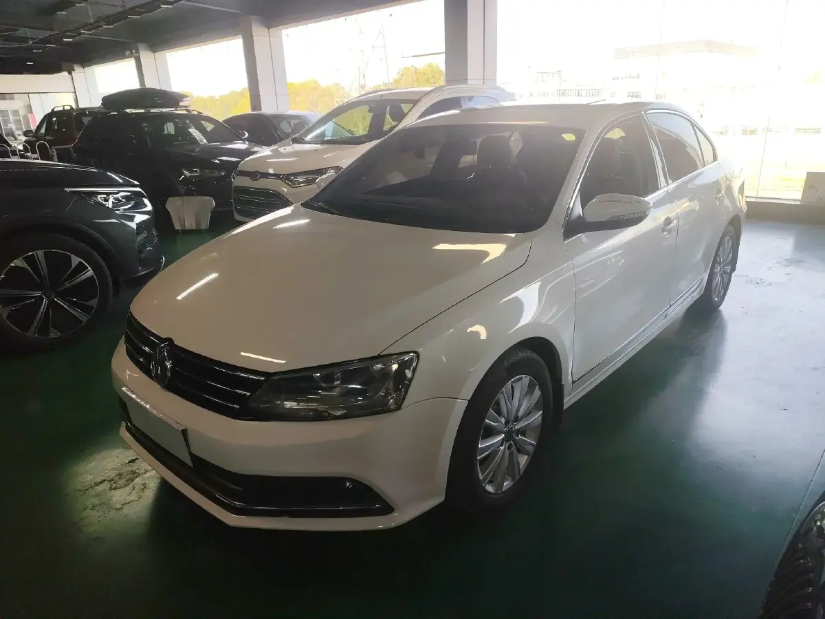 2015 Volkswagen Sagitar 1.6L 110HP L4 6AT