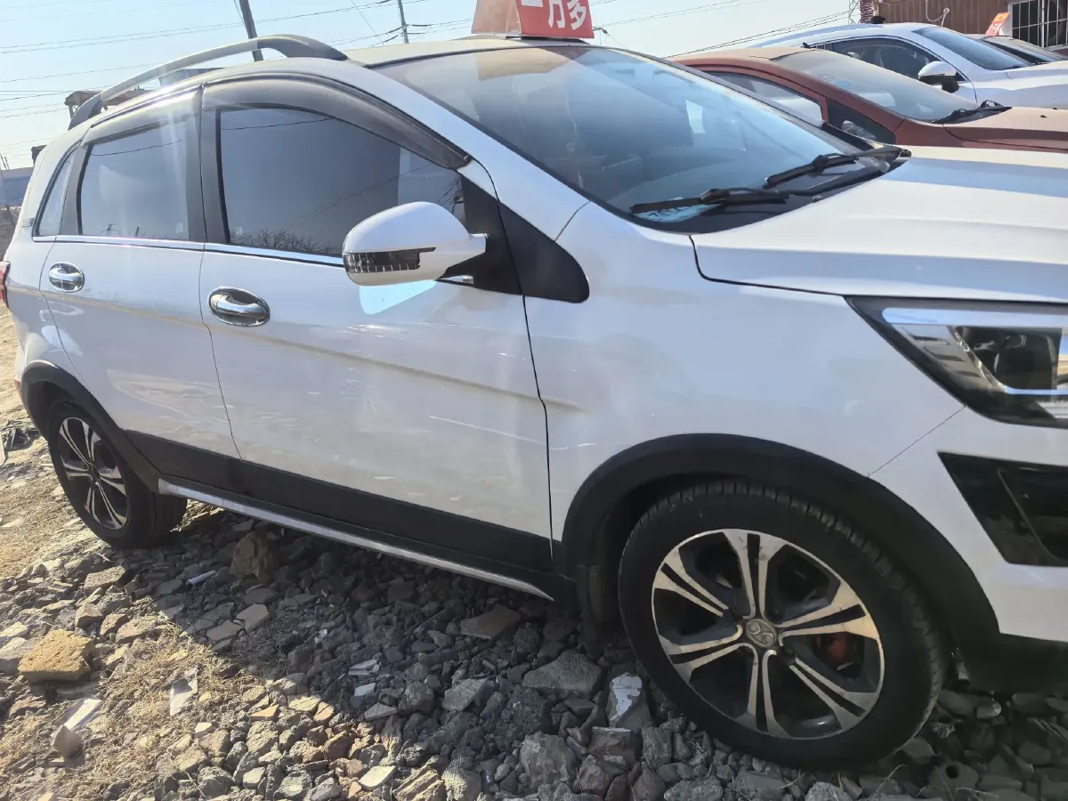 2015 BeiJing Auto Senova X25 1.5L 116HP L4 5MT,autocango,china used car exporter,china ev exporter,chinese used car exporter,chinese used ev exporter