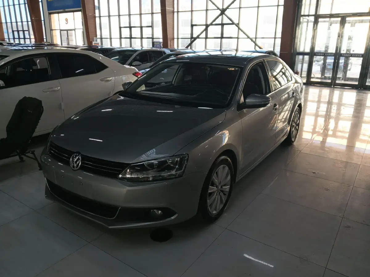 2014 Volkswagen Sagitar 1.6L 105HP L4 5MT