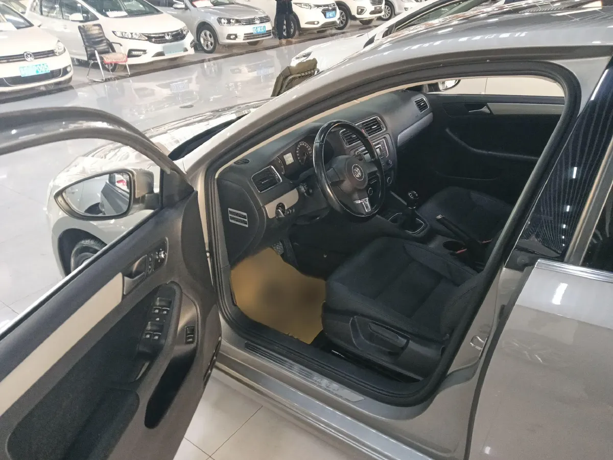 2014 Volkswagen Sagitar 1.6L 105HP L4 5MT,autocango,china used car exporter,china ev exporter,chinese used car exporter,chinese used ev exporter