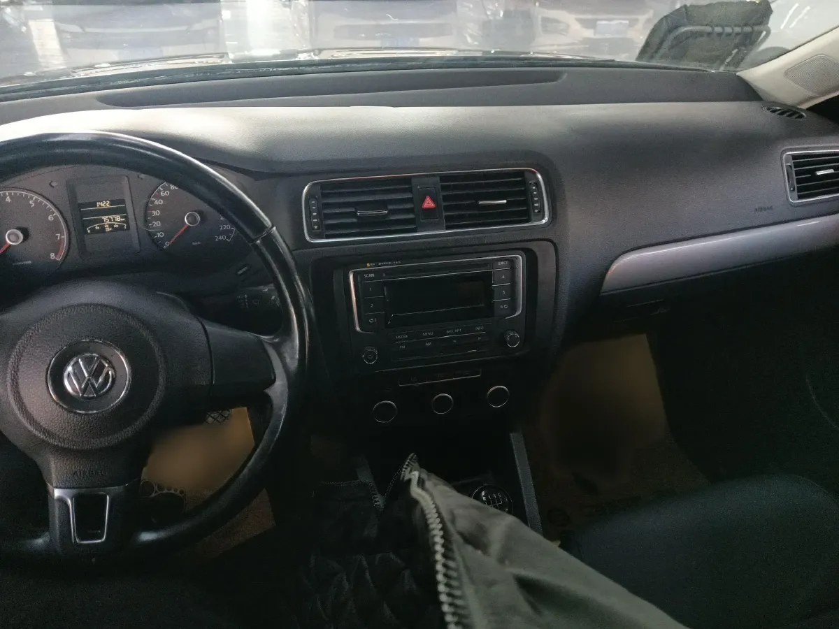 2014 Volkswagen Sagitar 1.6L 105HP L4 5MT,autocango,china used car exporter,china ev exporter,chinese used car exporter,chinese used ev exporter