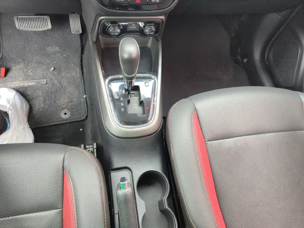 2016 ChangAn CS15 1.5L 107HP L4 5DCT,autocango,china used car exporter,china ev exporter,chinese used car exporter,chinese used ev exporter