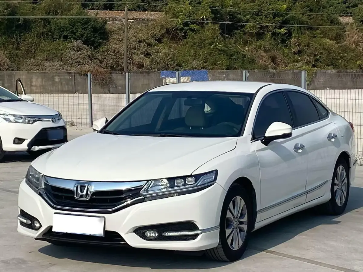 2015 Honda Spirior 2.0L 155HP L4 CVT