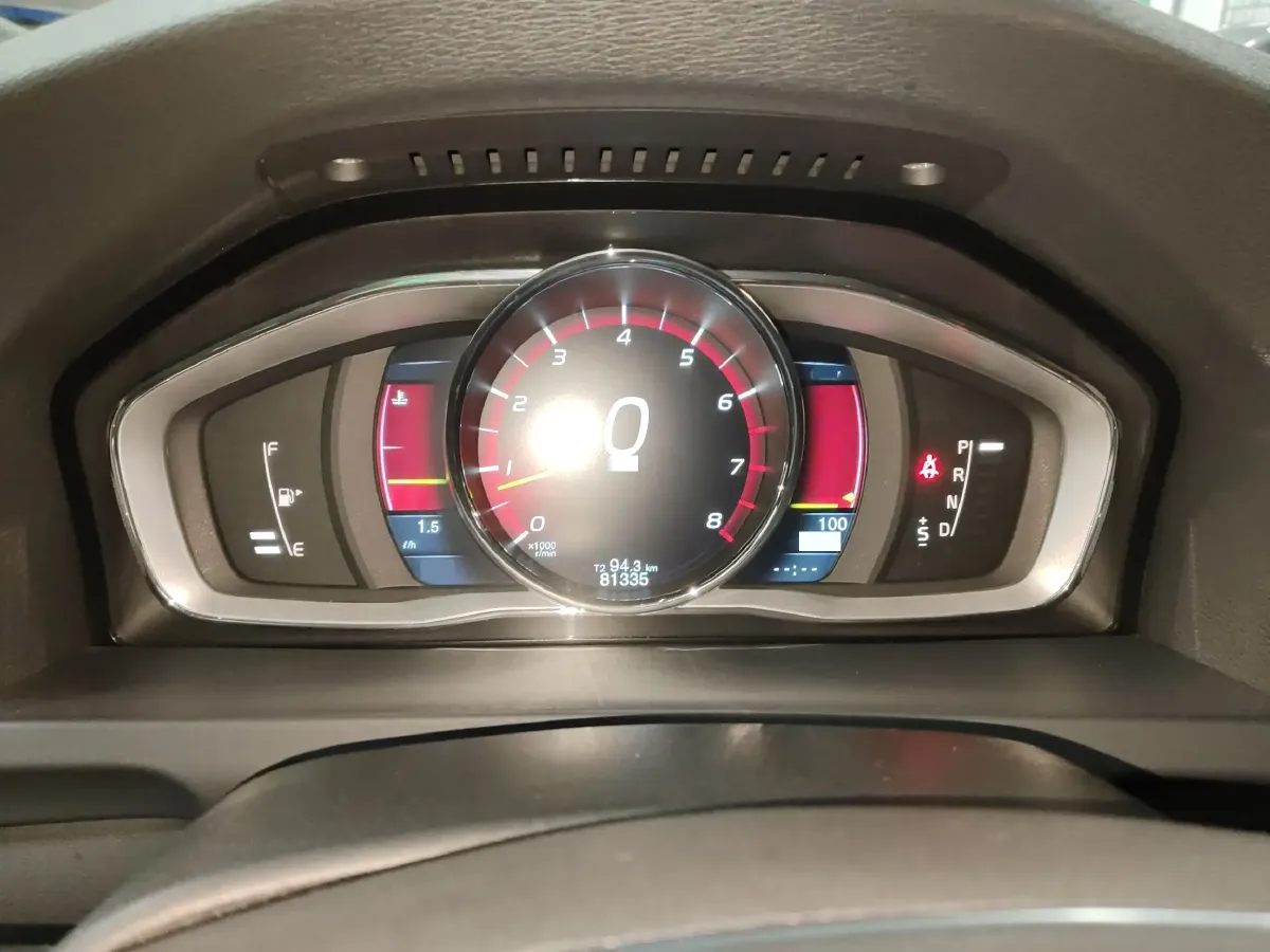 2014 Volvo V60 2.0T 214HP L5 6AT,autocango,china used car exporter,china ev exporter,chinese used car exporter,chinese used ev exporter