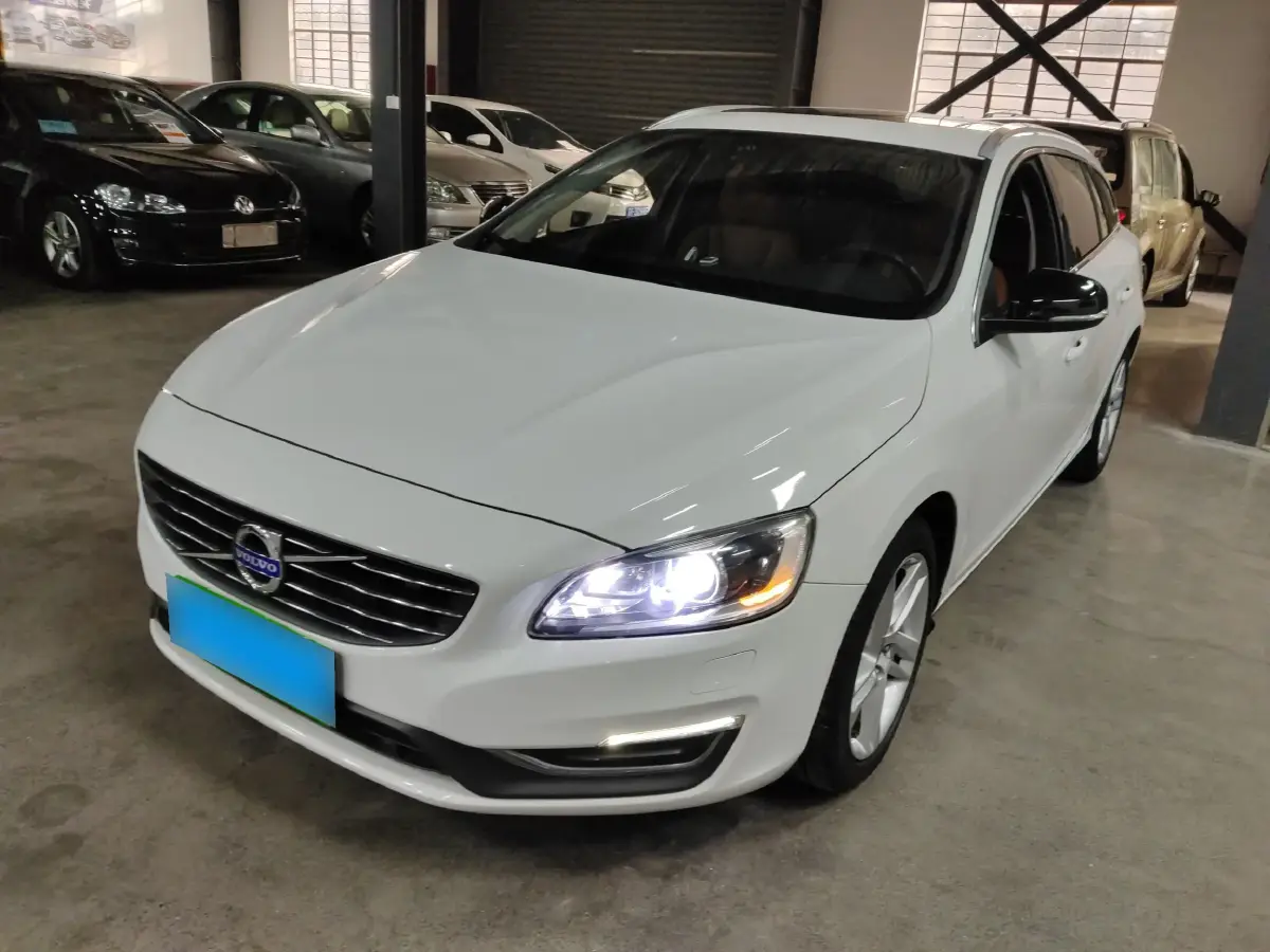 2014 Volvo V60 2.0T 214HP L5 6AT