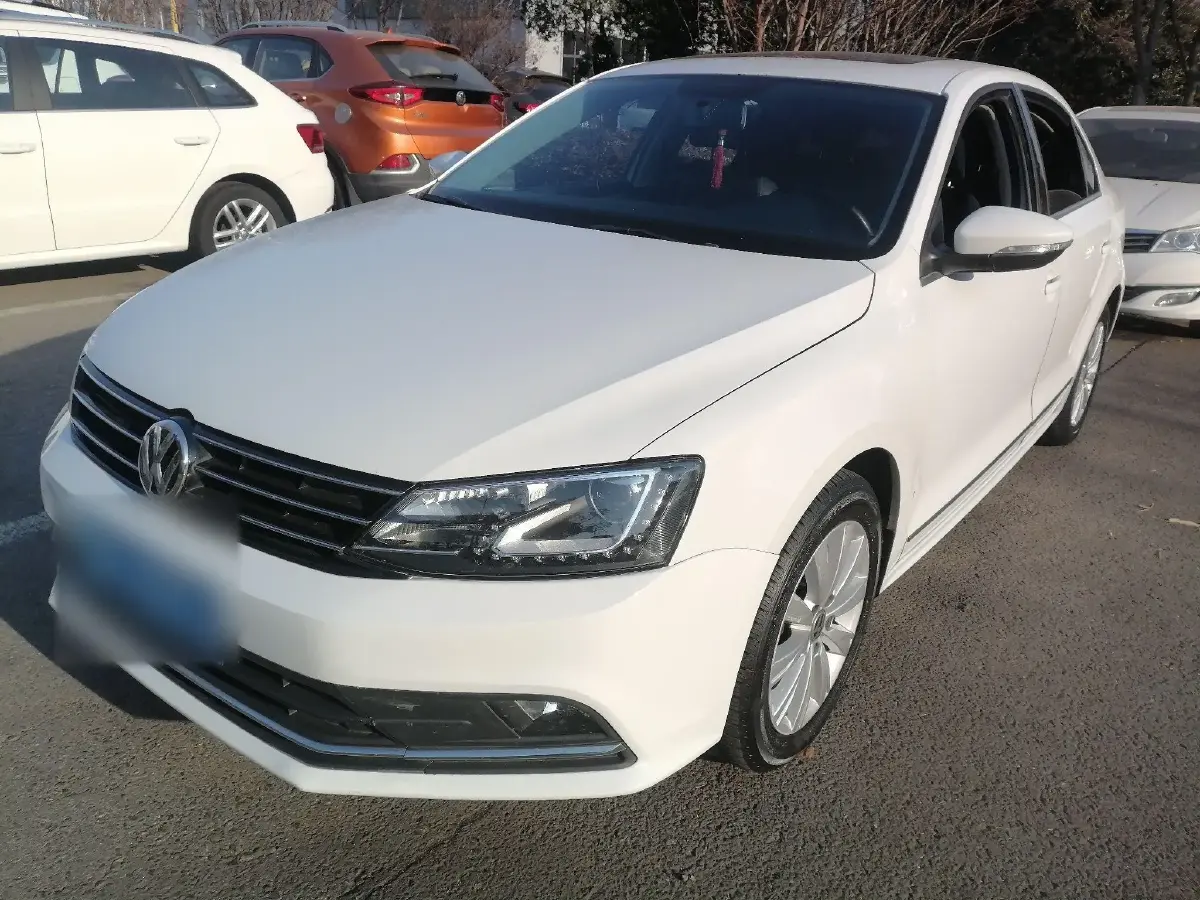 2015 Volkswagen Sagitar 1.4T 131HP L4 7DCT