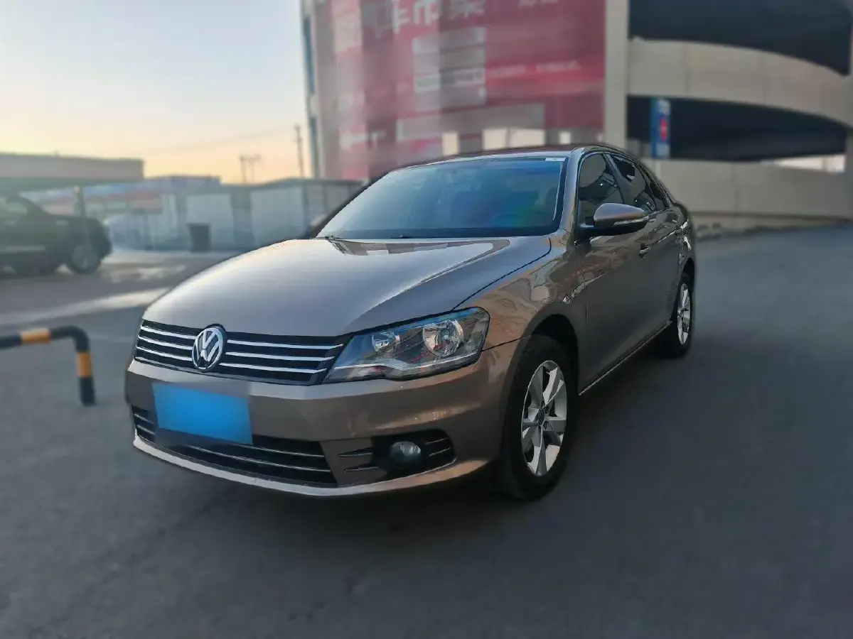 2015 Volkswagen Bora 1.6L 105HP L4 5MT