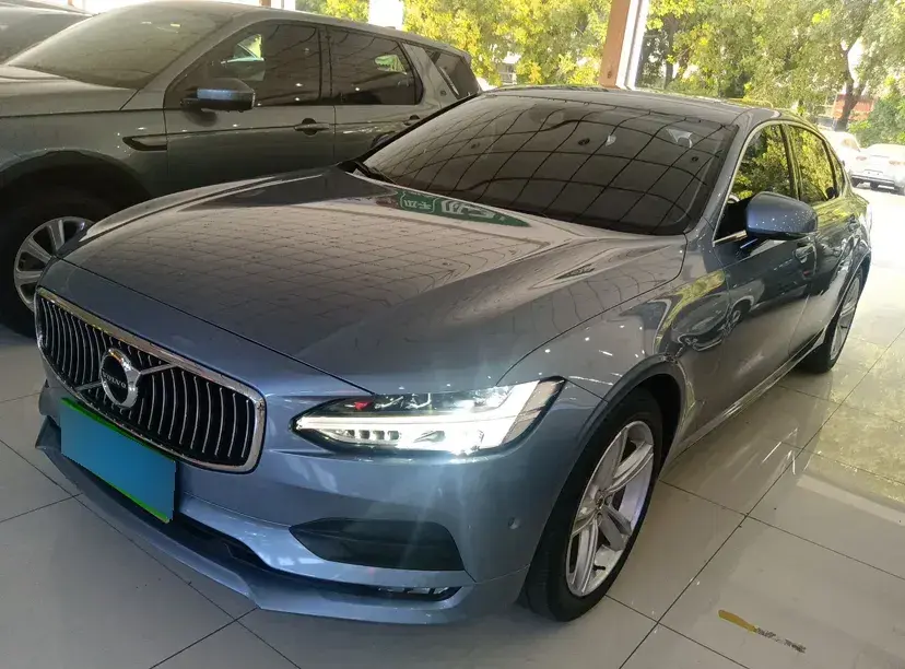 2018 Volvo S90 2.0T 190HP L4 8AT