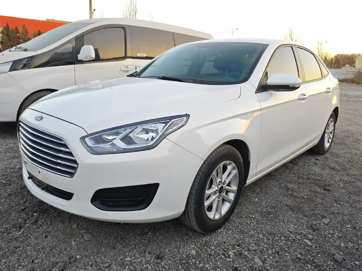 2019 Ford Escort 1.5L 122HP L3 6AT