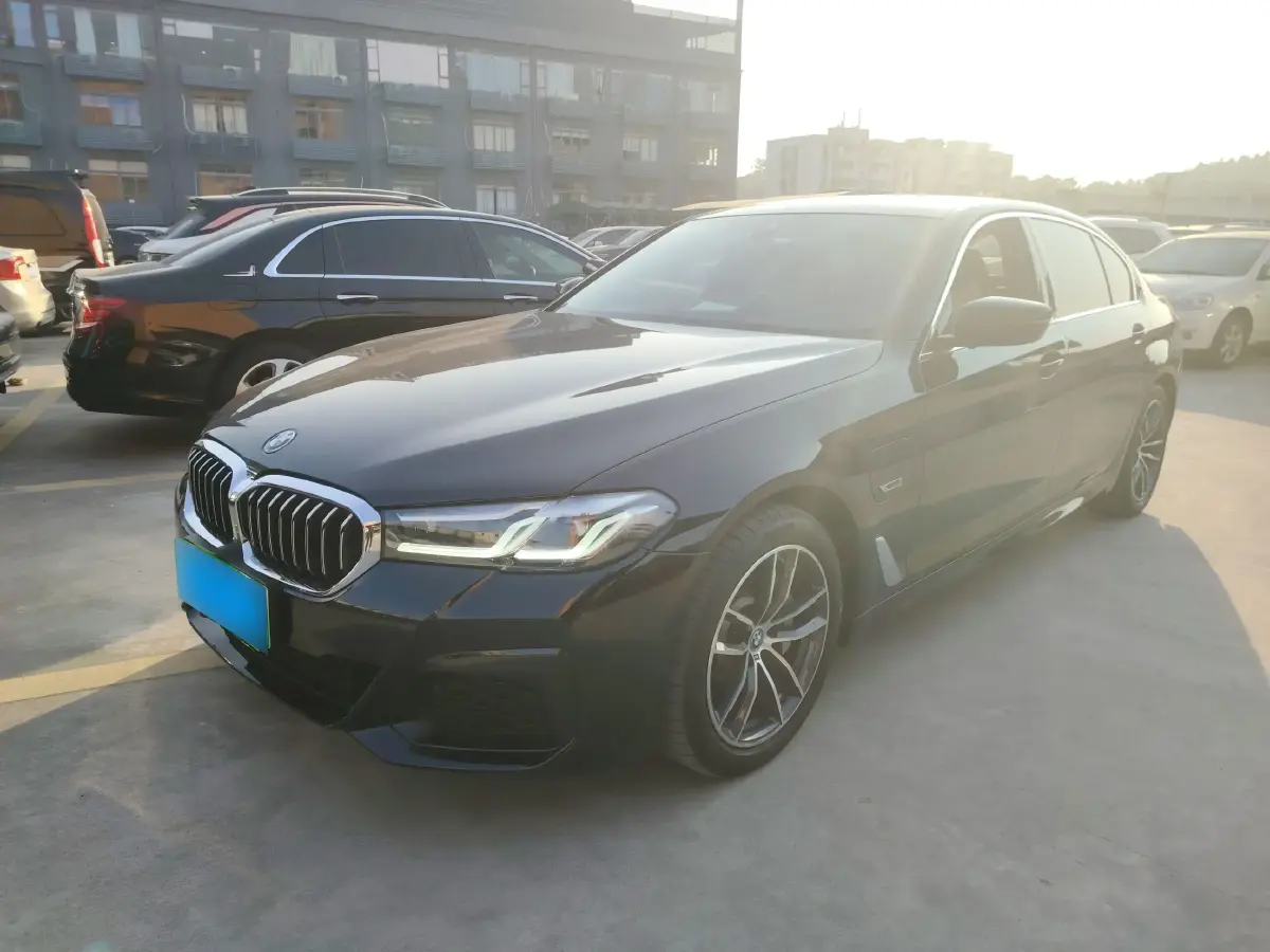 2022 BMW 5 Series 2.0T 184HP L4 8AT PHEV 17.7KWH