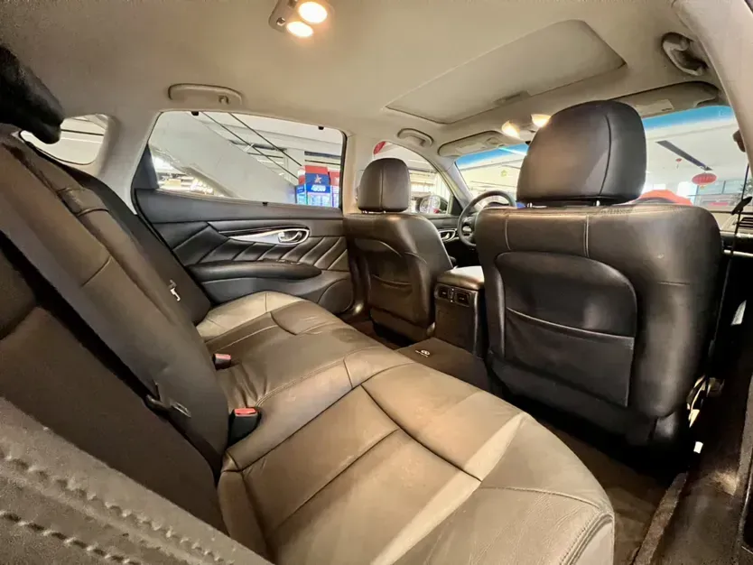 2015 Infiniti Q70 2.5L 222HP V6 7AT,autocango,china used car exporter,china ev exporter,chinese used car exporter,chinese used ev exporter