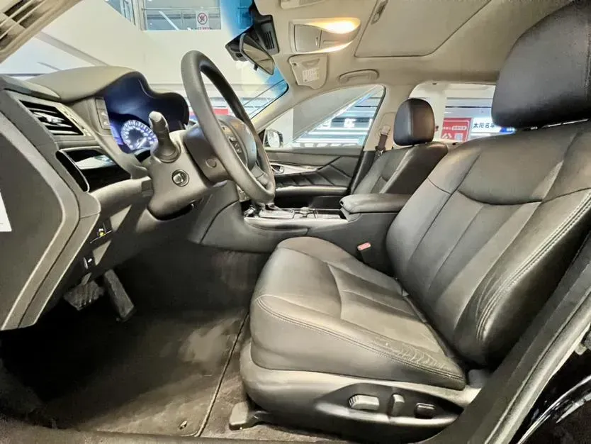 2015 Infiniti Q70 2.5L 222HP V6 7AT,autocango,china used car exporter,china ev exporter,chinese used car exporter,chinese used ev exporter