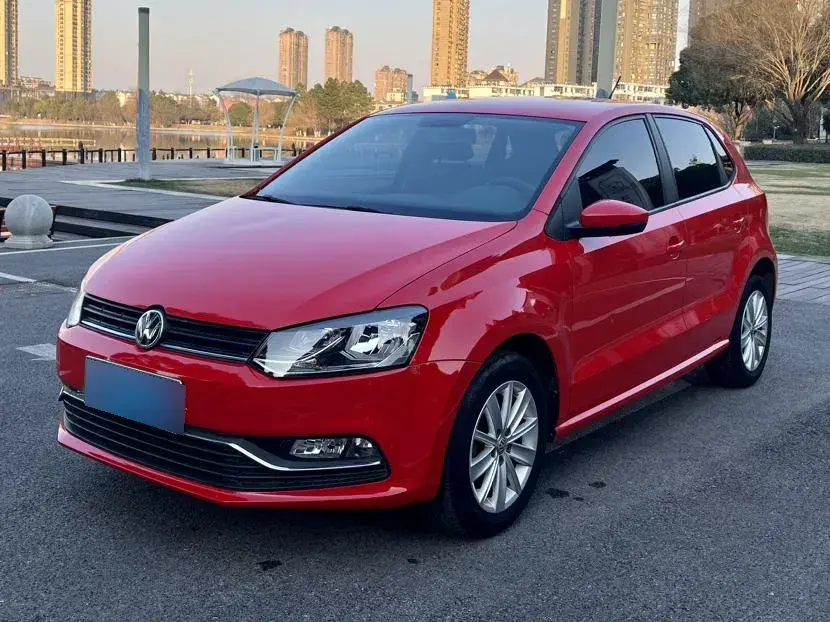 2014 Volkswagen Polo 1.6L 110HP L4 6AT