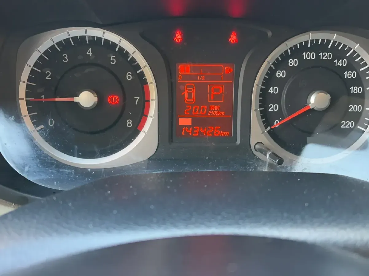 2013 Venucia R50 1.6L 117HP L4 4AT,autocango,china used car exporter,china ev exporter,chinese used car exporter,chinese used ev exporter